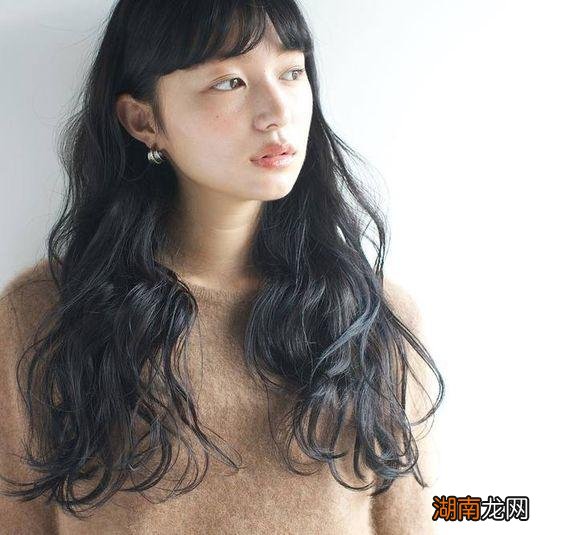 适合黄皮染的三种发色 皮肤暗黄染什么颜色头发显皮肤白