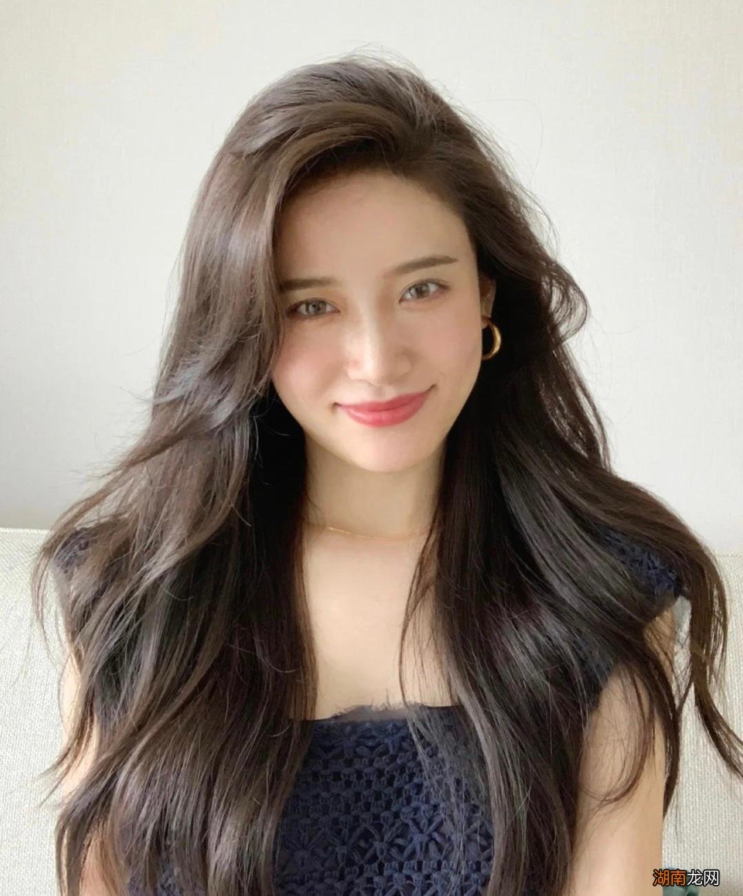 适合黄皮染的三种发色 皮肤暗黄染什么颜色头发显皮肤白