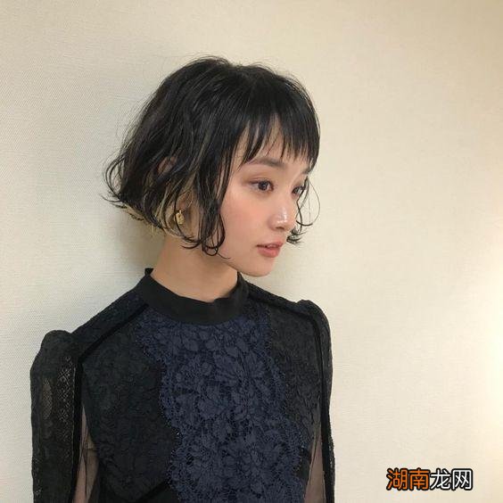 适合黄皮染的三种发色 皮肤暗黄染什么颜色头发显皮肤白