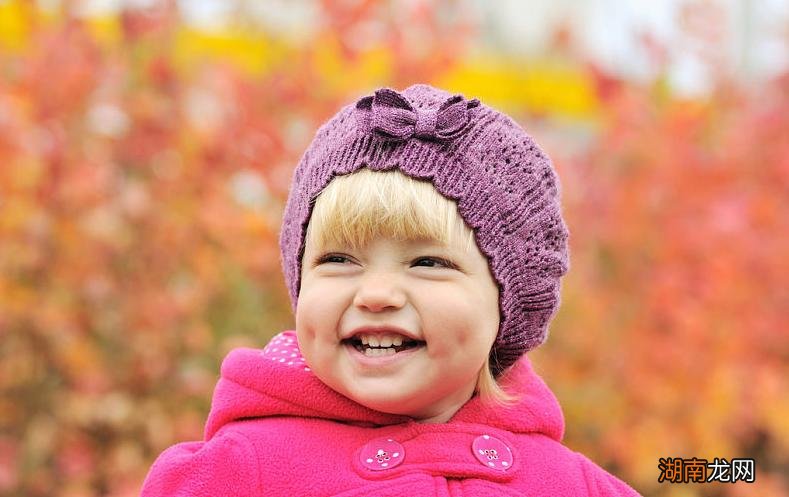 那些有酒窝女孩代表什么意思 为何有酒窝的女人很少