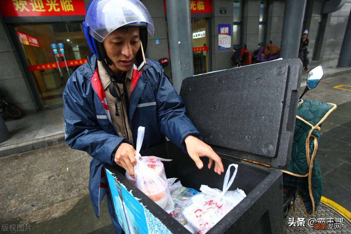 外卖员的工资待遇怎么样 送外卖一个月能挣多少钱