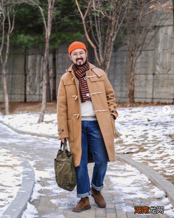 男人穿牛仔裤时怎么搭配鞋子好看 牛仔裤搭配什么鞋男