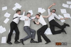 正式员工被公司辞退补偿多少工资 被开除了可以赔偿几个月