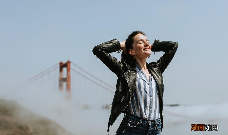 男生喜欢女生最明显的表现 男生暗恋一个女生的表现