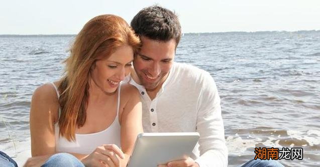 男生喜欢女生最明显的表现 男生暗恋一个女生的表现