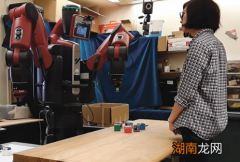 这个机器人学会了不要弄乱其他人的东西