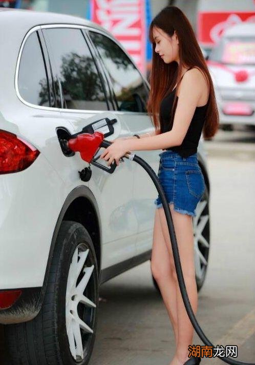 怎么选择是首选 2022年买车买油车还是电车哪个划算