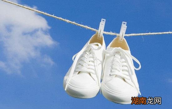 小白鞋发黄有什么办法变白 鞋边发黄用84消毒液可以吗