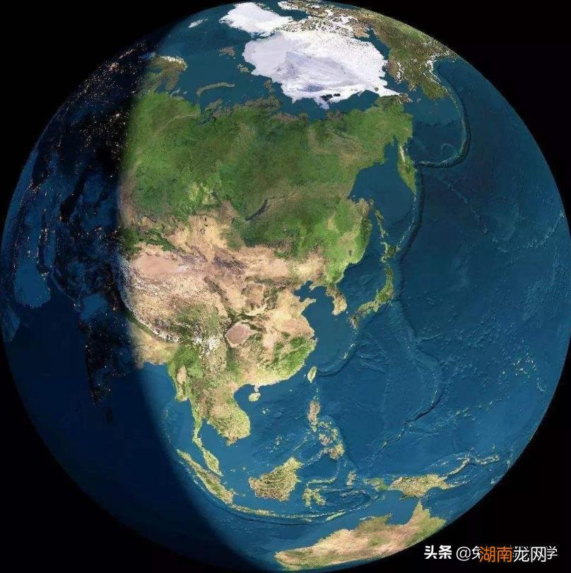 人类在外太空看地球是圆形的吗 地球为什么是圆的
