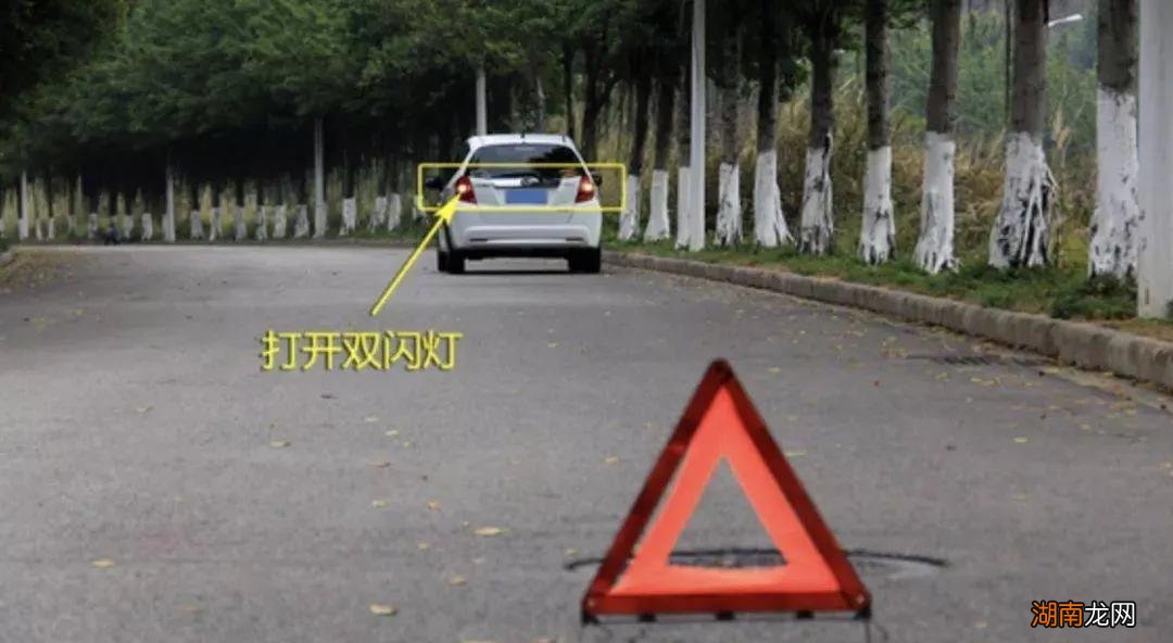 老司机教你如何换备胎 行驶中汽车轮胎没气了怎么解决