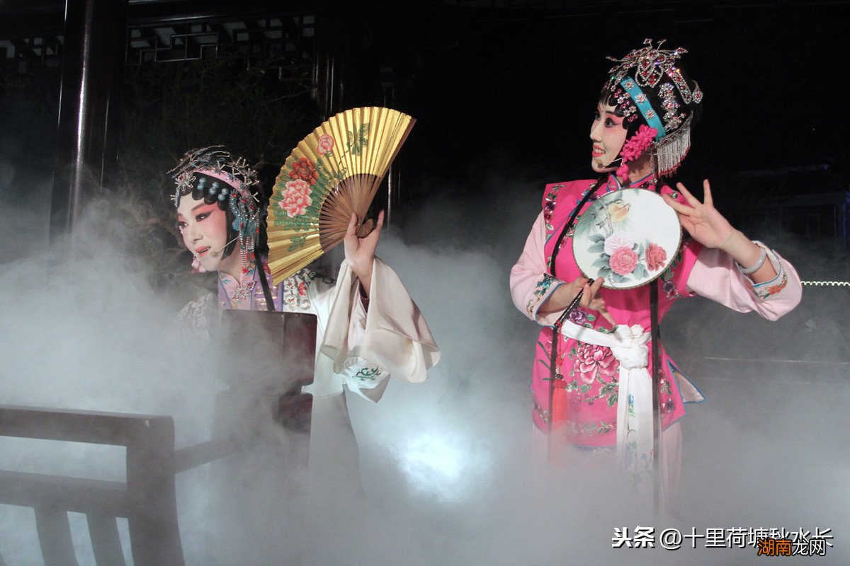 汤显祖牡丹亭游园表达了什么主题 牡丹亭游园作者是谁