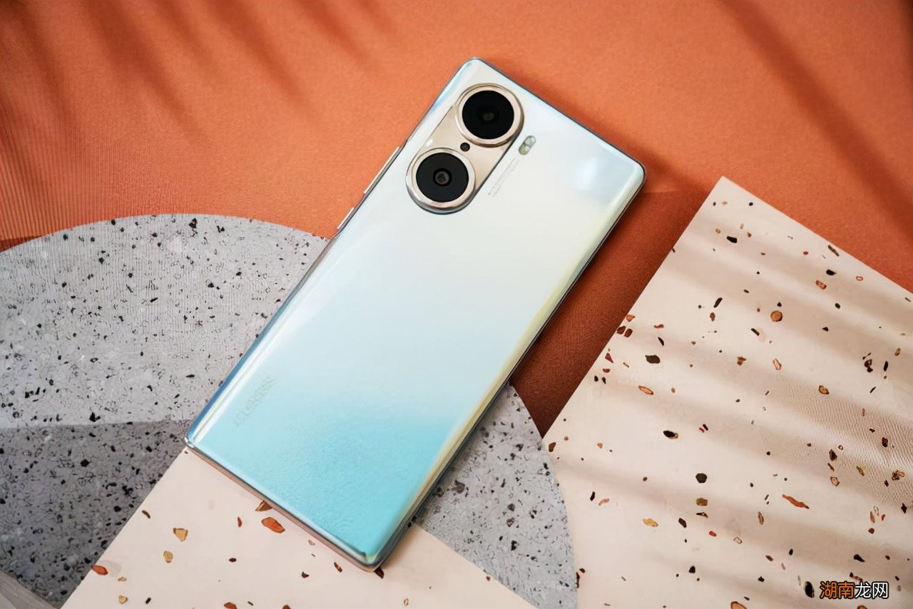 荣耀60手机的性价比值得入手吗 荣耀60值得买吗