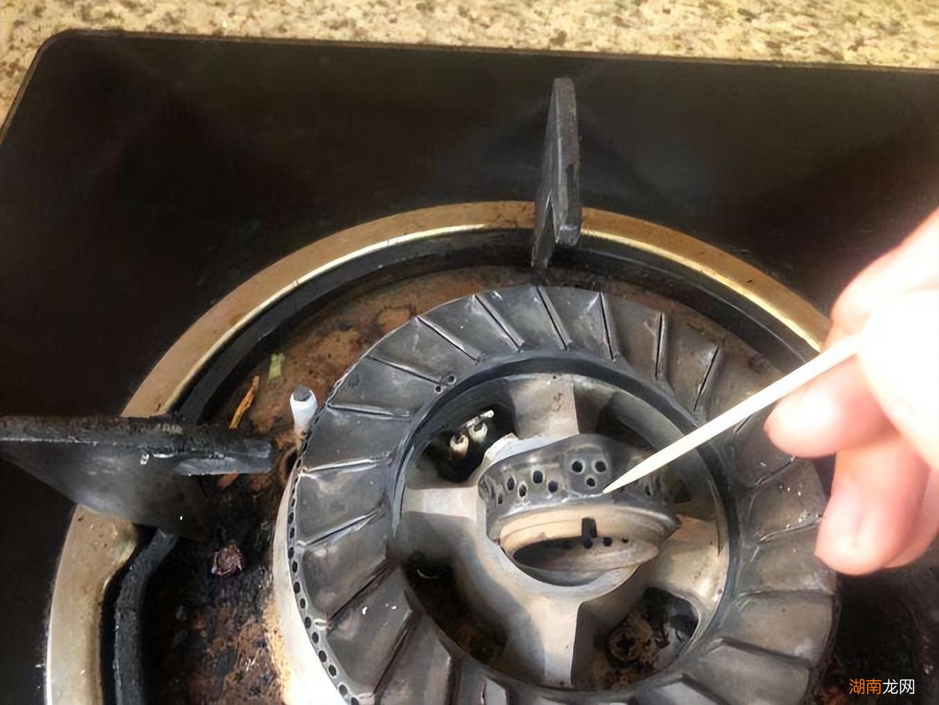 分析原因和处理方法 刚充的燃气费为什么煤气灶打不着火