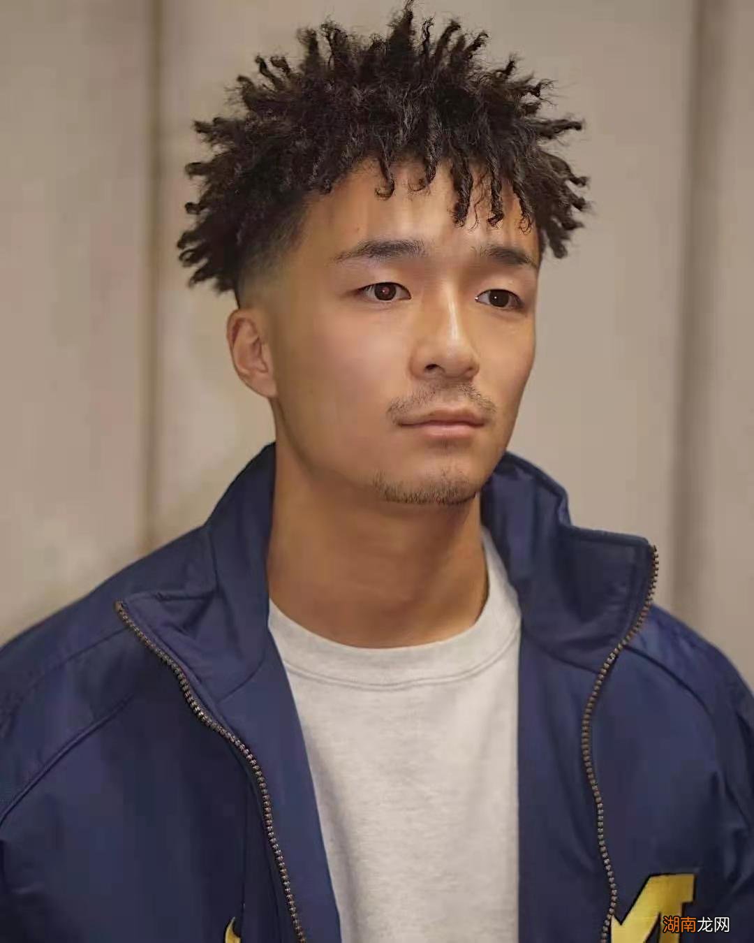 男生如何选择适合自己的烫发类型 男生烫发有哪几种类型