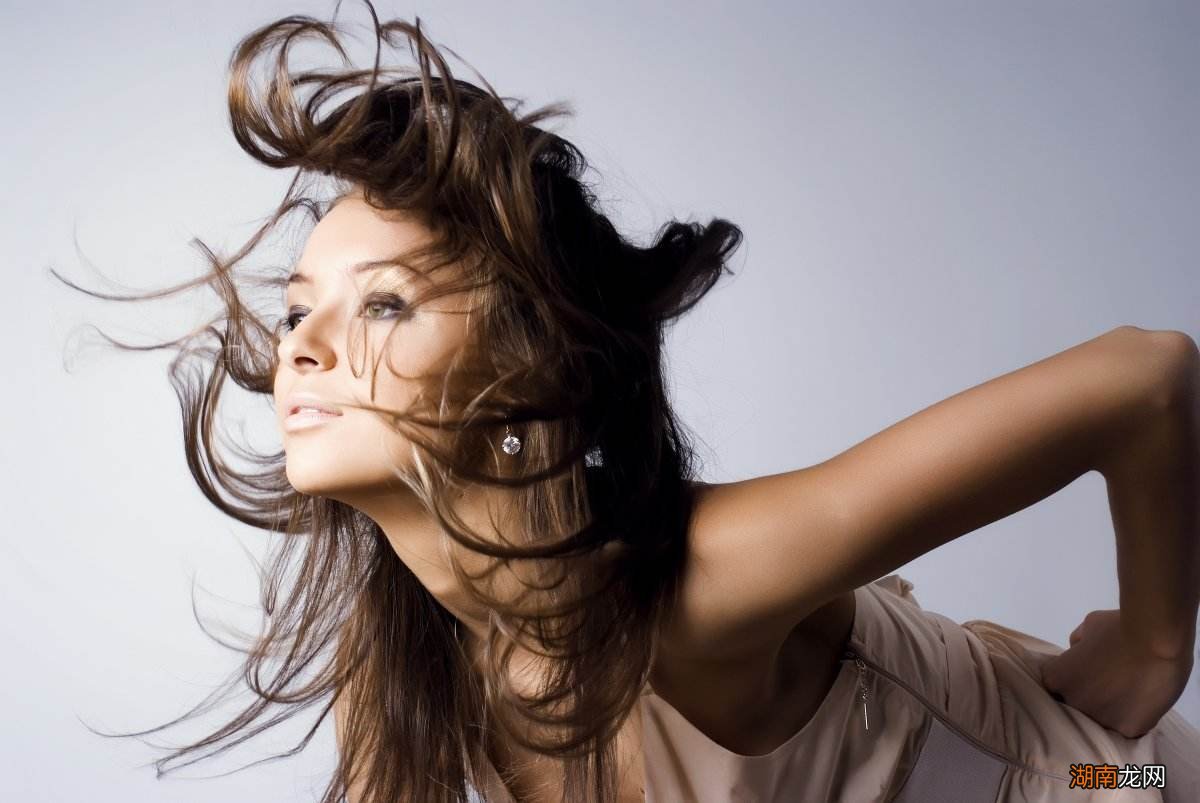 漂染对头发的伤害大吗 漂过的头发多久能恢复过来