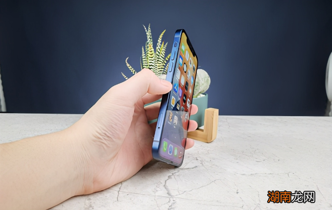 苹果11值得买的理由 苹果11跟12哪个更值得入手