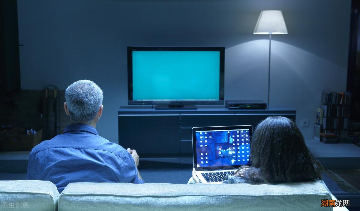 iphone设置投屏步骤 苹果手机如何无线投屏到电视