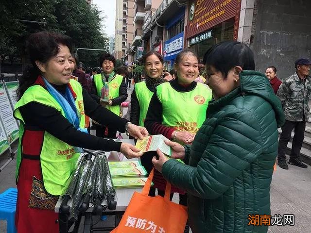 社会工作者一个月拿多少薪资收入 社工工资多少钱一月