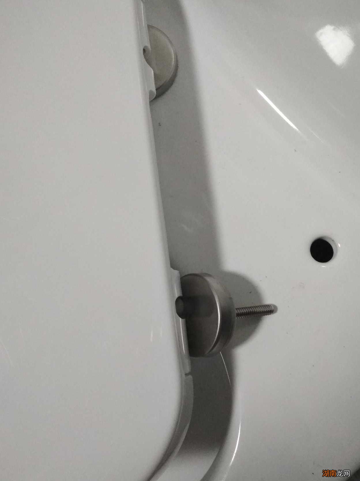 自己在家更换马桶盖不花冤枉钱 马桶盖坏了可以单独换吗