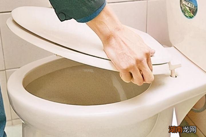 自己在家更换马桶盖不花冤枉钱 马桶盖坏了可以单独换吗