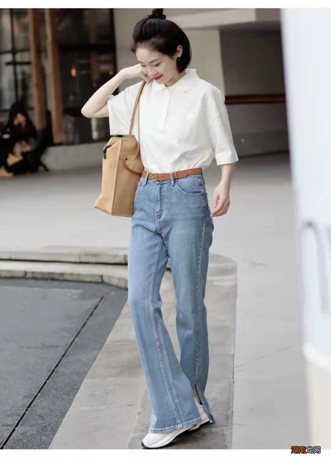 开叉裤搭配什么上衣和鞋子 开叉喇叭裤配什么鞋子好看