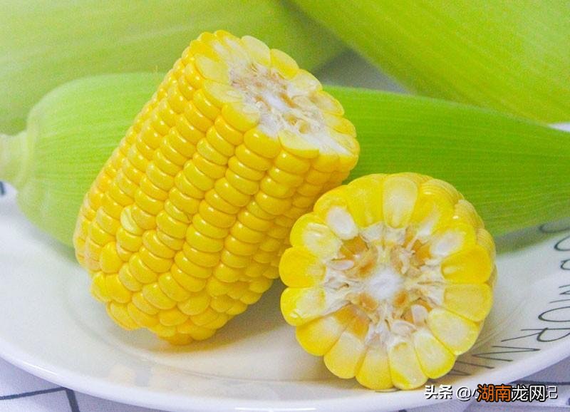 新鲜玉米的正确做法 玉米是放水里煮还是蒸着好吃