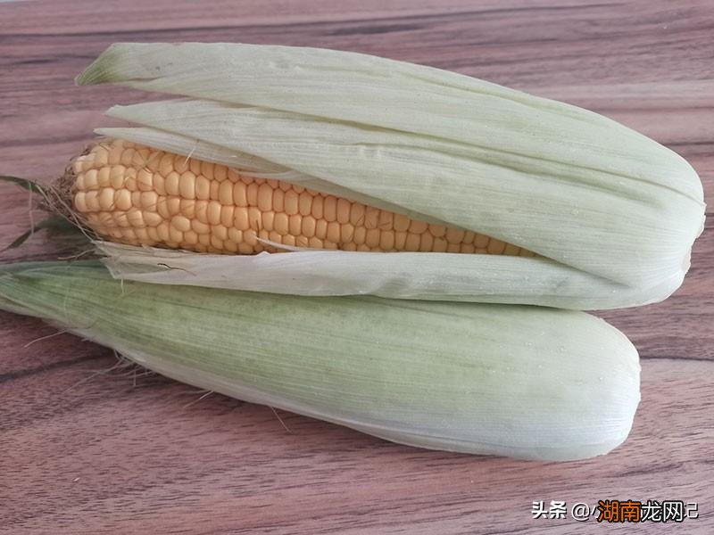 新鲜玉米的正确做法 玉米是放水里煮还是蒸着好吃