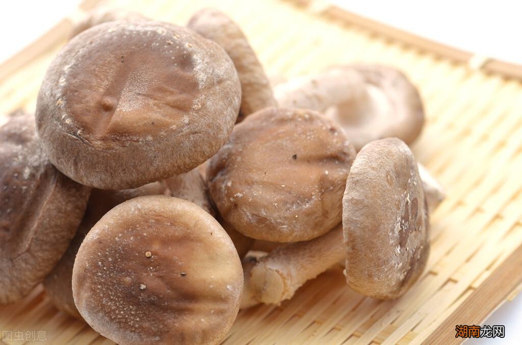 香菇在冰箱里变黑了还能吃吗 香菇放冰箱冷藏可以保存几天