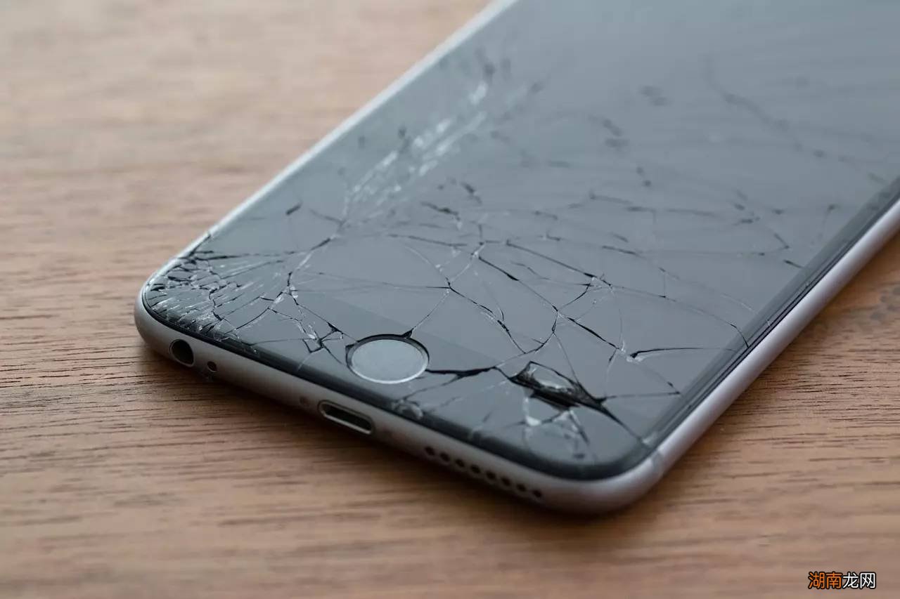 手机摔坏怎么把数据导出来 手机摔稀巴烂还能导出资料吗