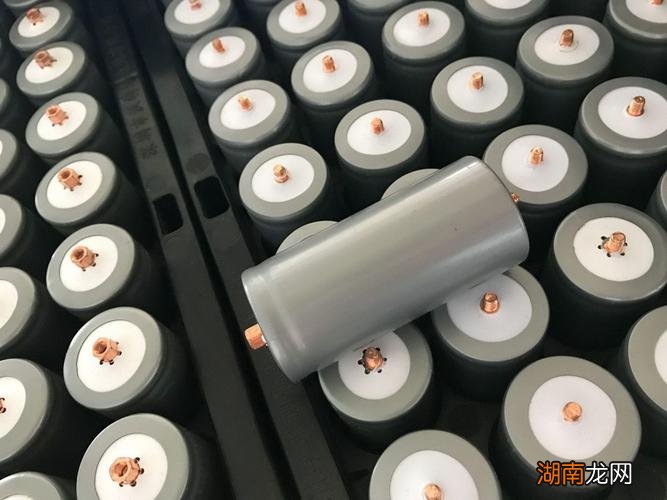 对比分析告诉你怎么选 电动车磷酸铁锂和三元锂哪个好