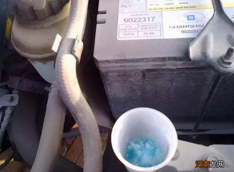 玻璃水冻住对汽车有影响吗 汽车玻璃水冻了会不会冻坏车