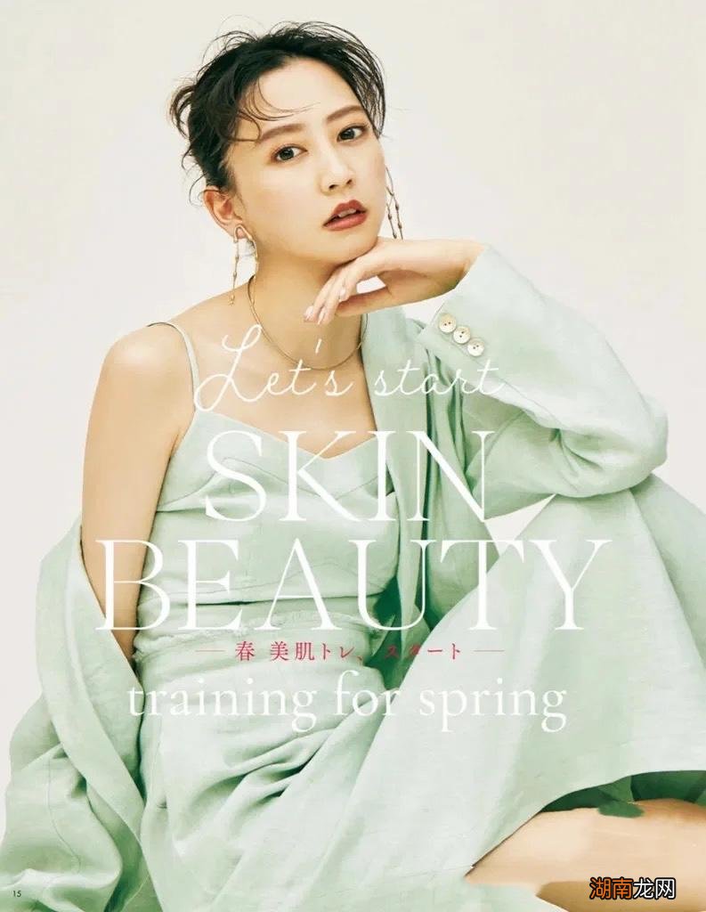 适合皮肤黑的人的衣服颜色 黑穿什么颜色的衣服显白