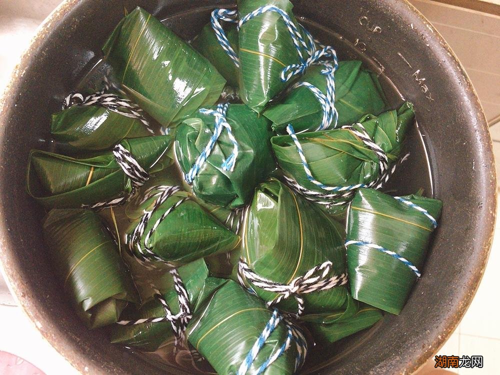 粽子蒸多长时间更好吃 外面买回来的粽子是蒸还是煮