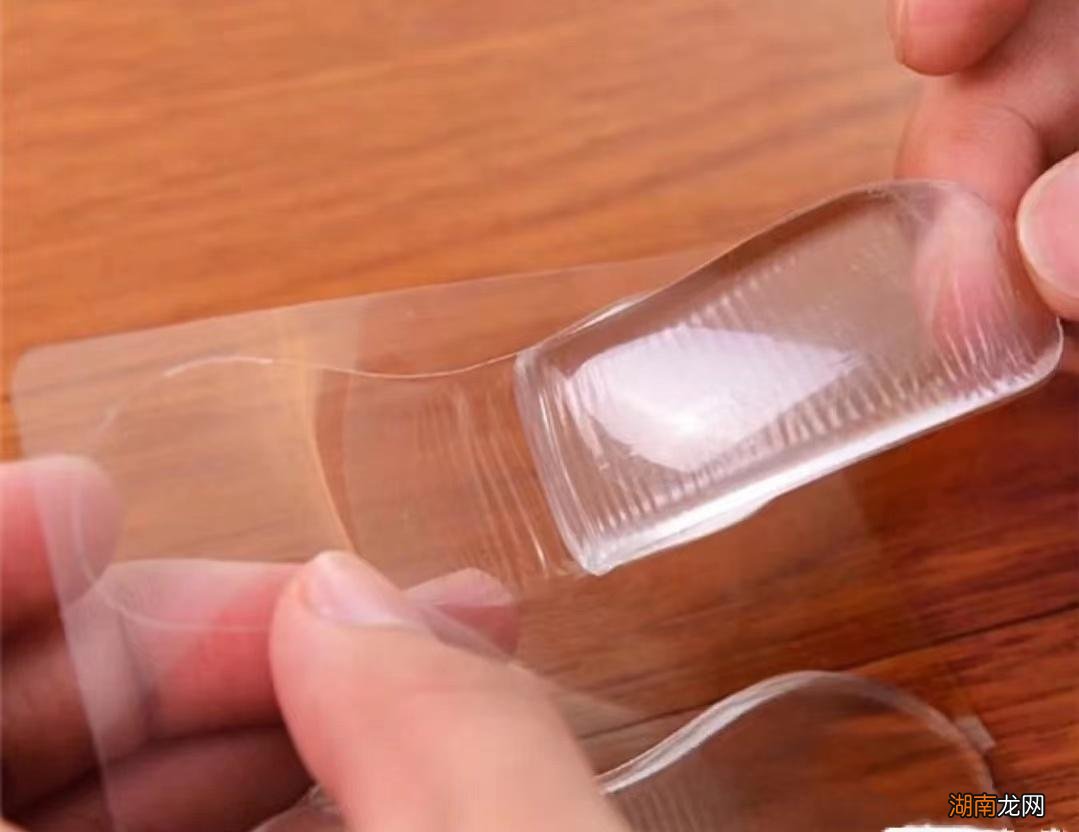 解决穿高跟鞋走路一直掉小妙招 高跟鞋一走一掉怎么办