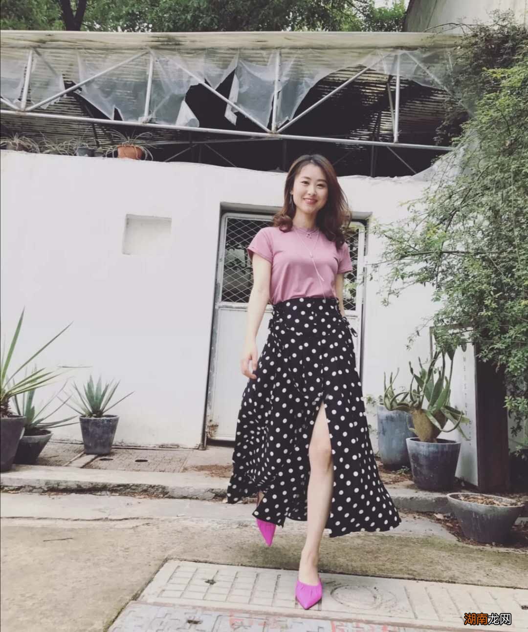 波点高腰裙的上衣搭配技巧 波点裙配什么上衣好看