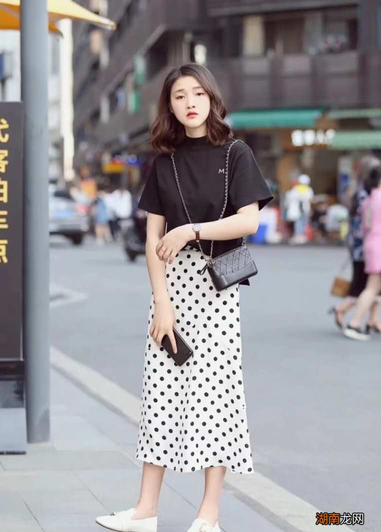 波点高腰裙的上衣搭配技巧 波点裙配什么上衣好看