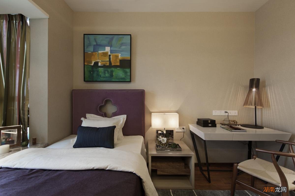 镜子对床求医日忙是什么意思 镜子不能对着床是迷信吗