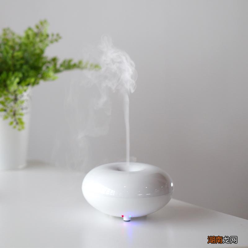 镜子对床求医日忙是什么意思 镜子不能对着床是迷信吗