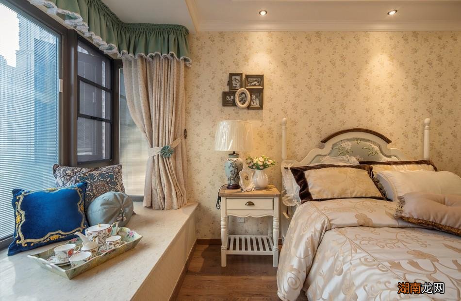 镜子对床求医日忙是什么意思 镜子不能对着床是迷信吗