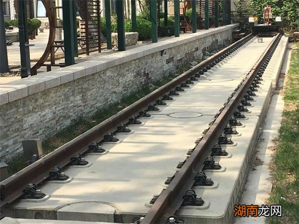 火车道上铺的石头是干什么使的 火车道上的石子的作用