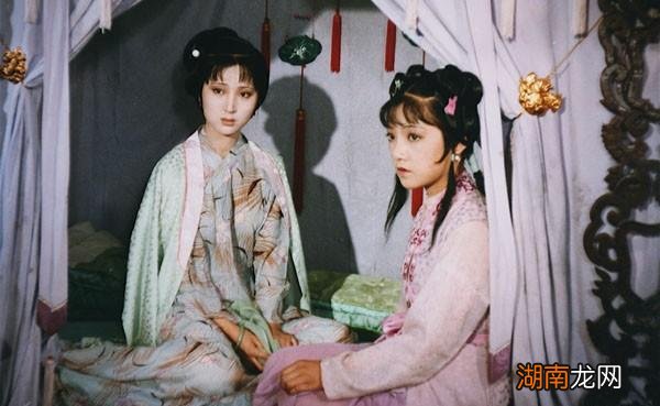 红楼梦中紫鹃是贾母的贴身丫鬟 紫鹃是谁的丫鬟