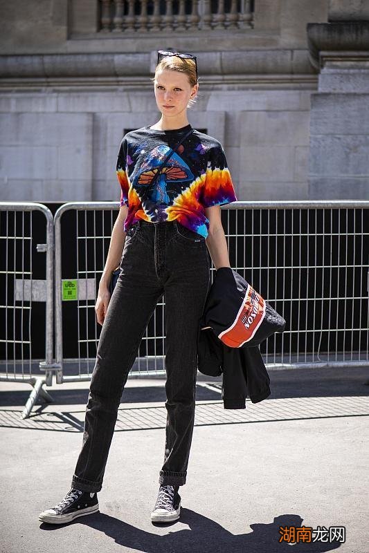 t恤搭哪种款式裤子不挑身材 t恤配什么裤子好看图片