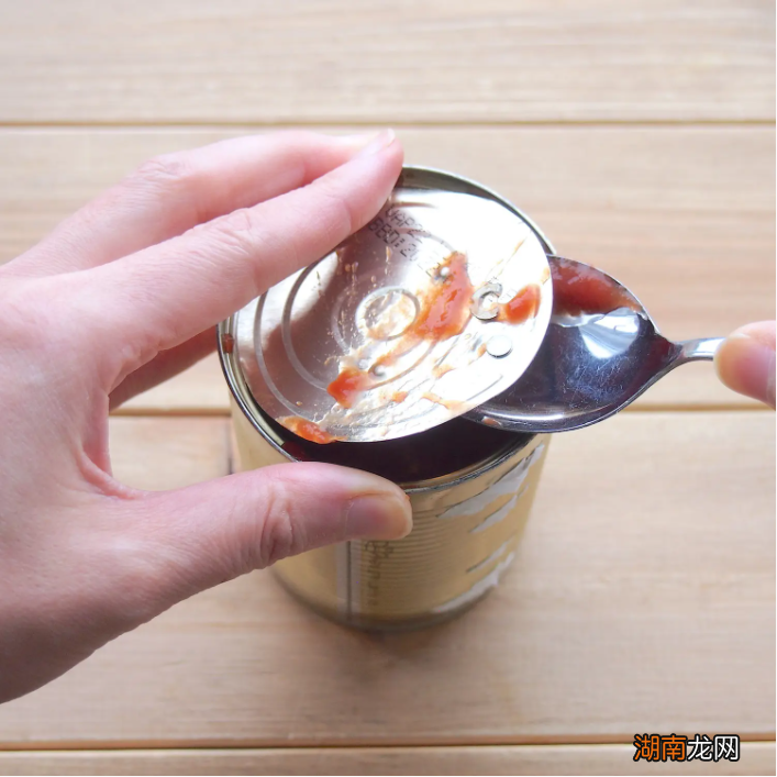 教你如何轻松解决无拉环铁罐头 罐头拉环断了怎么打开