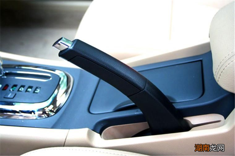 汽车长时间停放应如何避免汽车受损 汽车长期停放技巧