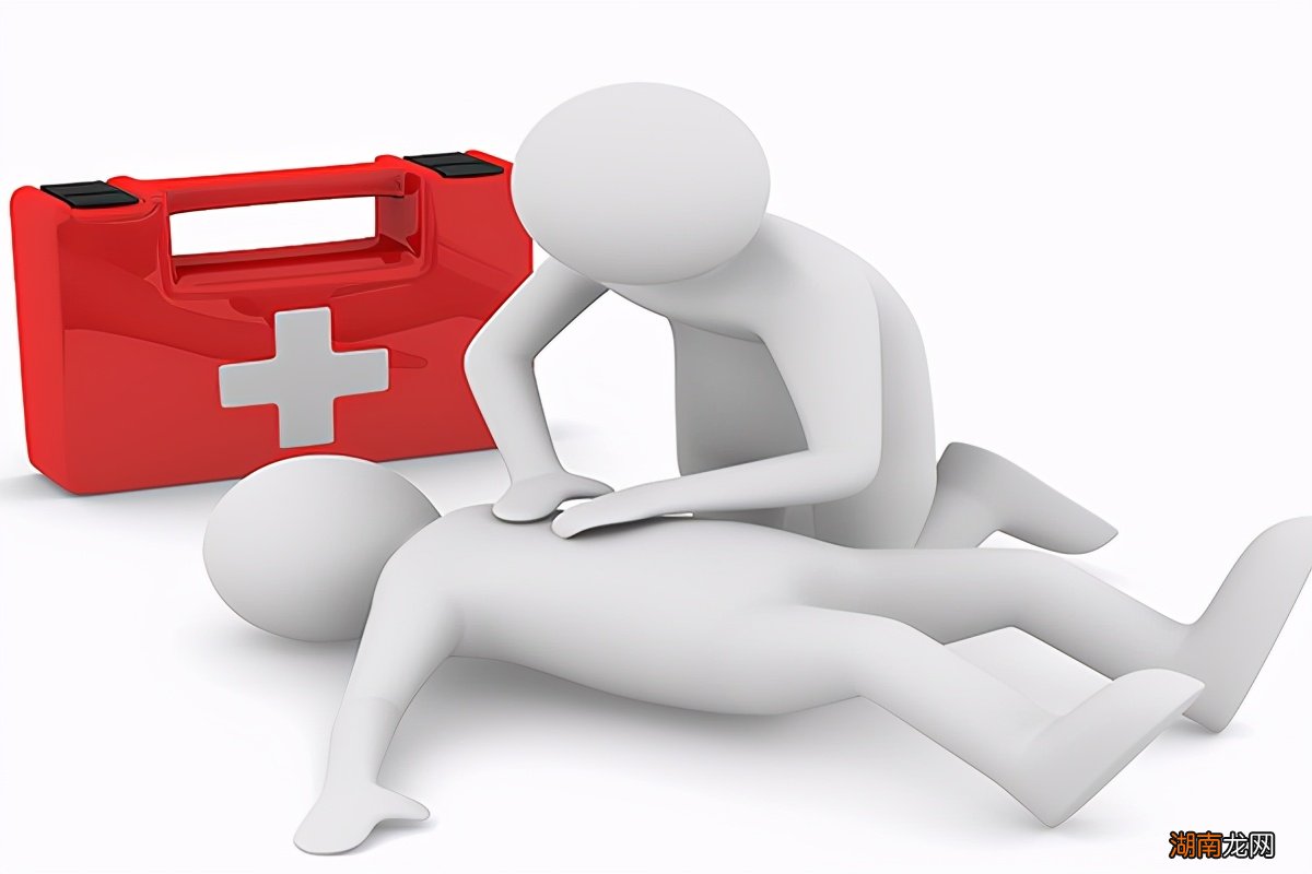 触电现场急救的步骤 当人触电了用什么绝缘体施救