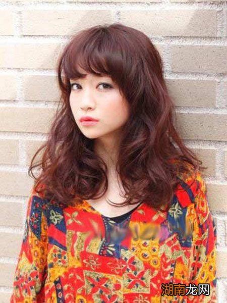 试试今年流行的5种发色， 今年流行的头发颜色是什么颜色