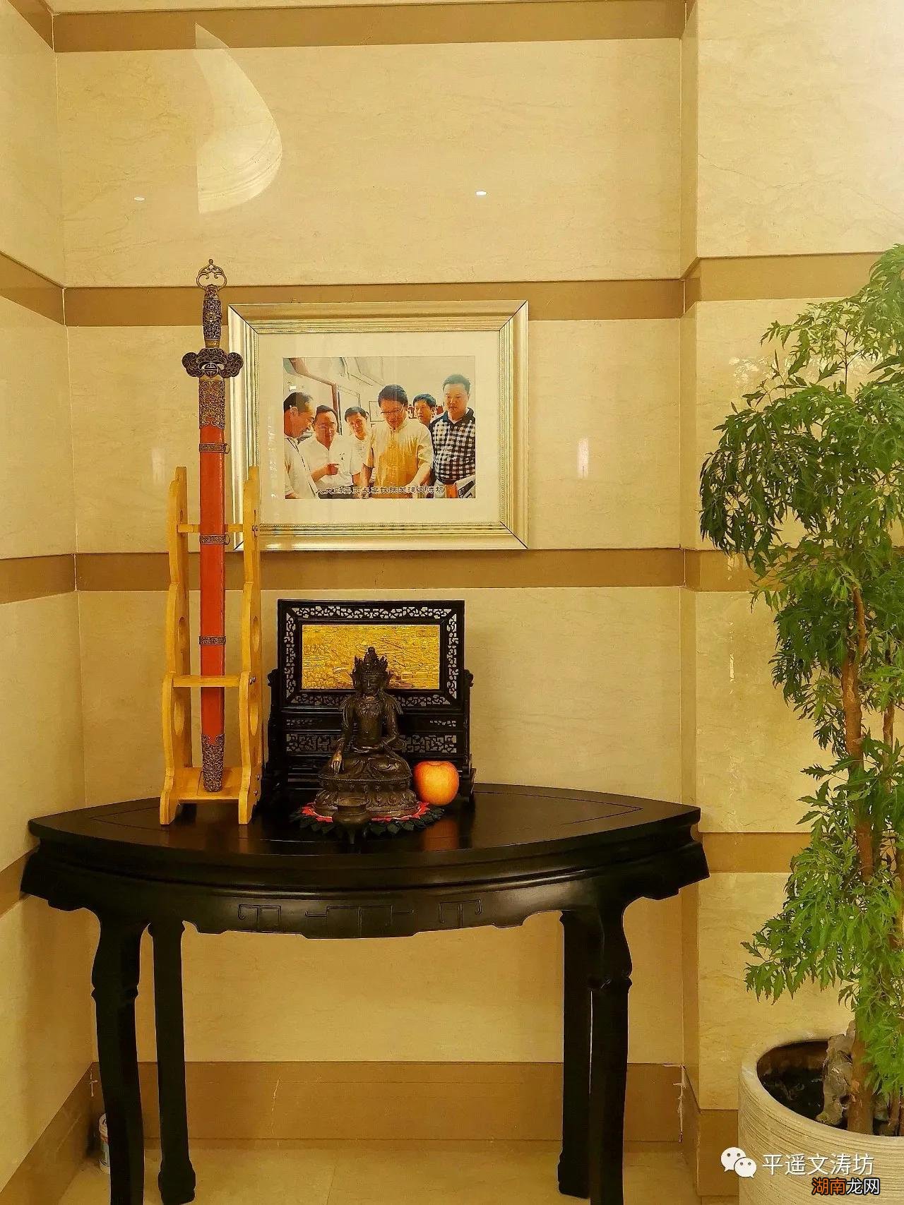 镇宅宝剑摆放在什么地方好 镇宅宝剑适合挂在家里图解