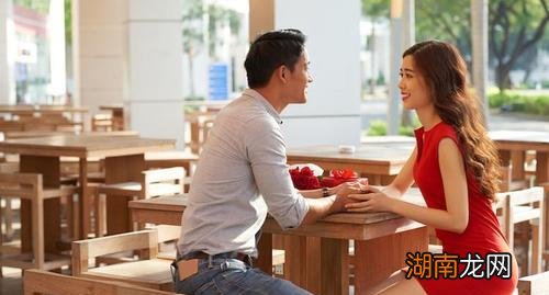 就是被说中了后会有什么反应 男人被怀疑后心虚的表现