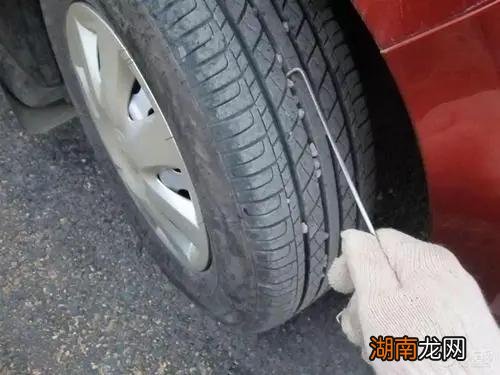 一踩刹车就咯噔响的四种情况 汽车刹车有异响怎么回事