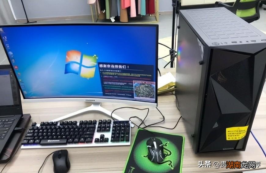 电脑主机响声大怎么解决 电脑发出很大的嗡嗡声是什么原因